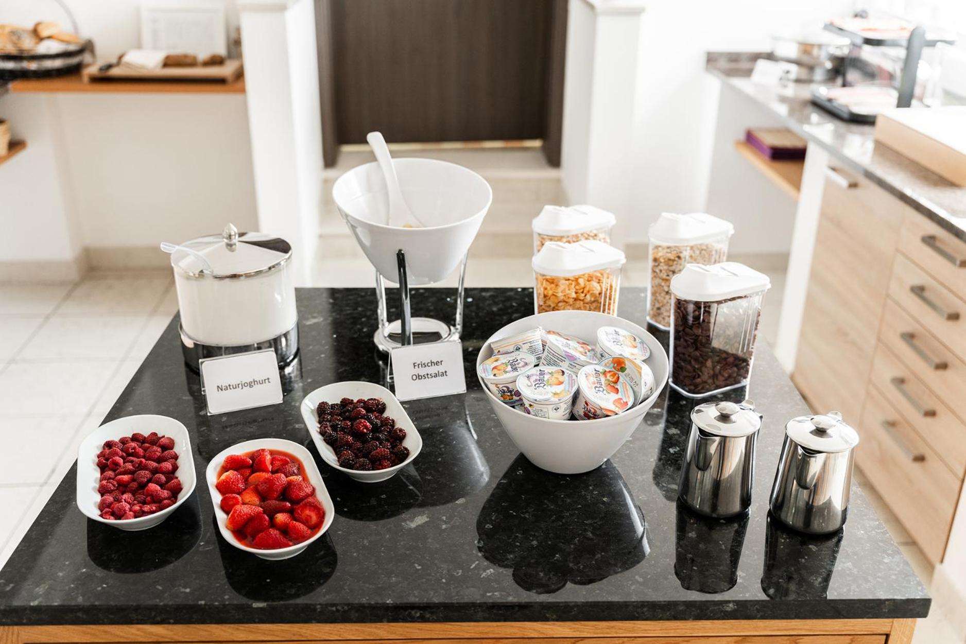 Hotel Vier Jahreszeiten An Der Therme & Kliniken Bad Krozingen Naehe Freiburg & Schwarzwald Ideal Fuer Wellness Kur & Business Ausfluege 24H Check In- Wlan & Parken Gratis Esterno foto